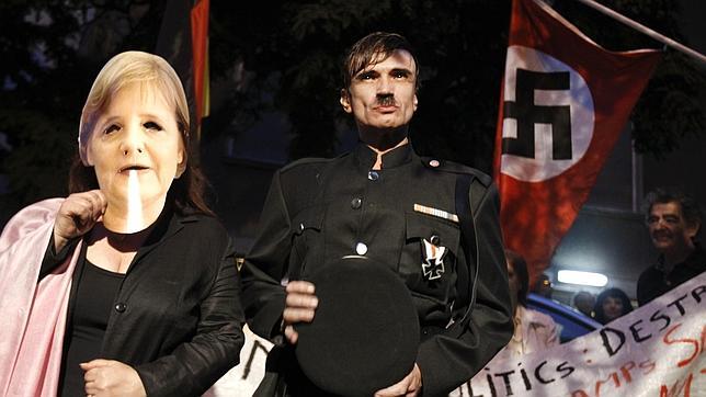 Despidos y bajadas de sueldo en el sector p�blico griego para contentar a la troika 