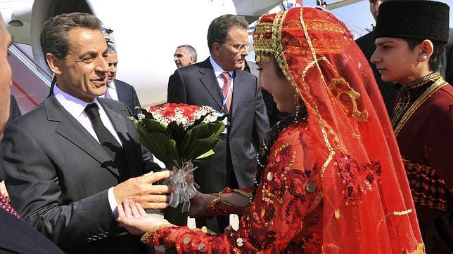 ... Y Sarkozy está de viaje oficial en Azerbayán ... Y Sarkozy está de viaje oficial en Azerbayán