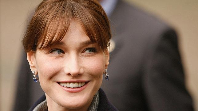 Carla Bruni ingresa en una clínica de París para dar a luz Carla Bruni ingresa en una clínica de París para dar a luz