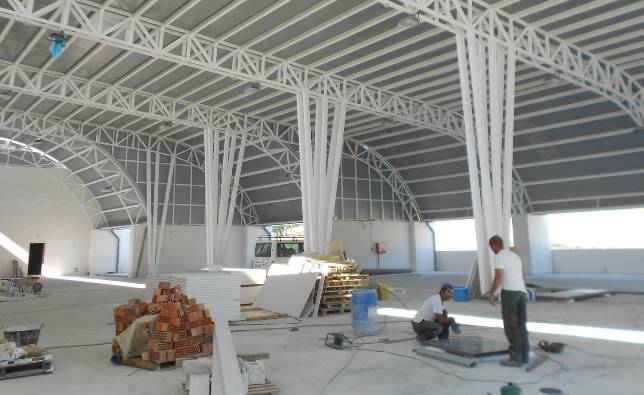 El centro de congresos y ferias llegar� tras 9 meses de retraso 