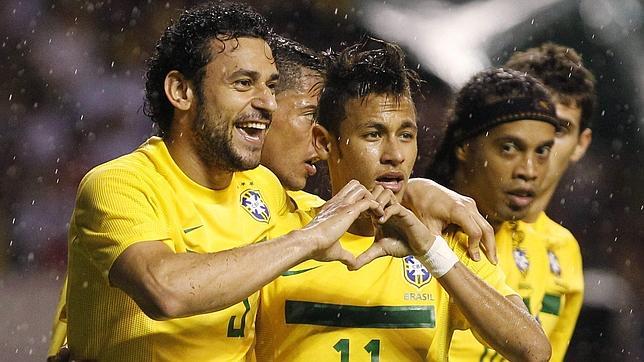 Neymar dirige a Brasil en Costa Rica