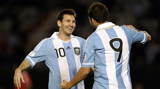 Higuaín: «Es imposible jugar mal con Messi» Higuaín: «Es imposible jugar mal con Messi»