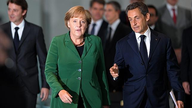 Merkel y Sarkozy pactan recapitalizar la banca y readaptar tratados de la UE Merkel y Sarkozy pactan recapitalizar la banca y readaptar tratados de la UE