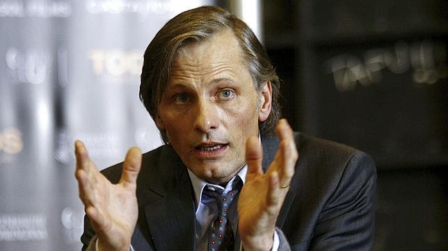 Viggo Mortensen se sube al escenario 