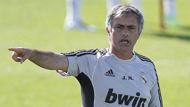 Mourinho: «Lo de entrenar a Portugal es una mentira de las gordas» Mourinho: «Lo de entrenar a Portugal es una mentira de las gordas»