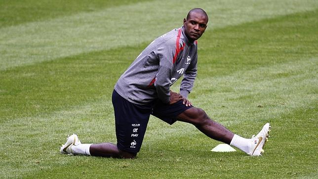 Abidal quiere retirarse en el Barcelona Abidal quiere retirarse en el Barcelona