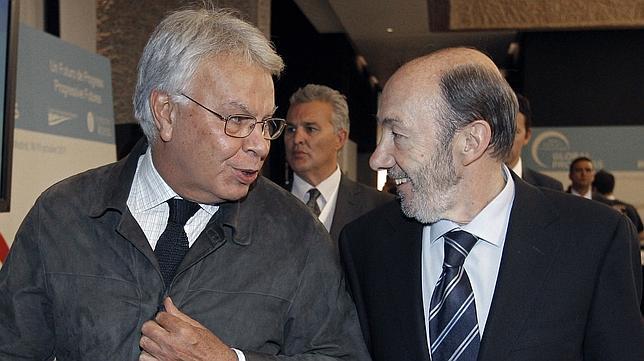 Felipe Gonz�lez apoya a Bot�n y avisa de que no se puede recapitalizar todos los bancos