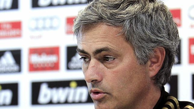 Flores entre Mourinho y Núñez Flores entre Mourinho y Núñez