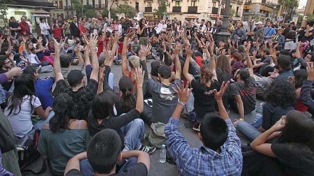 Amigos del Alb�niz denuncia que un grup�sculo ajeno al 15-M quiere asaltar el Alb�niz