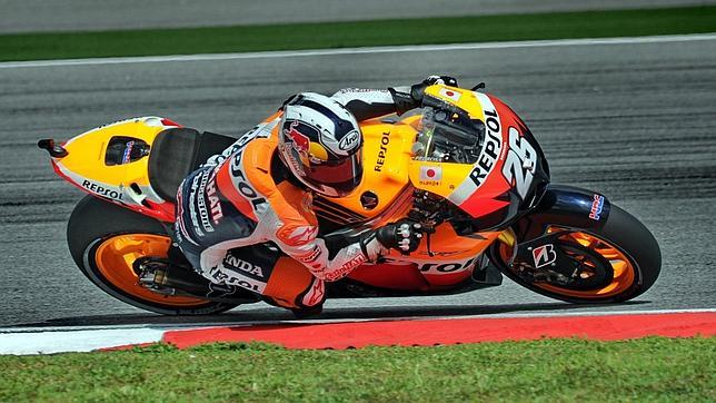 Pedrosa arrolla en Malasia