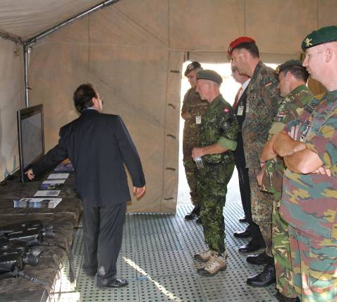 Expertos de 19 pa�ses ponen en com�n avances militares