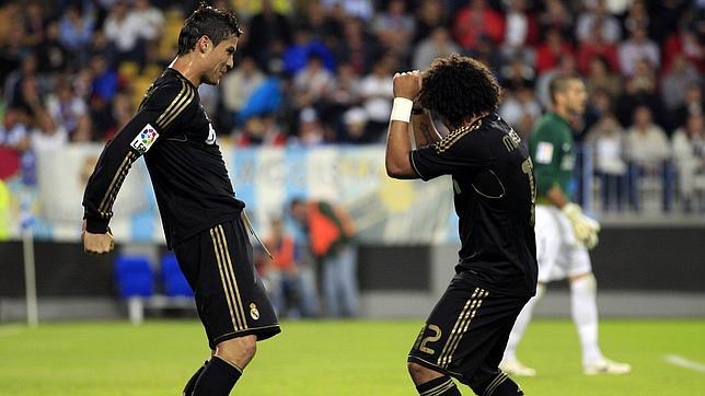 Una apisonadora hace a�icos a un M�laga at�nito