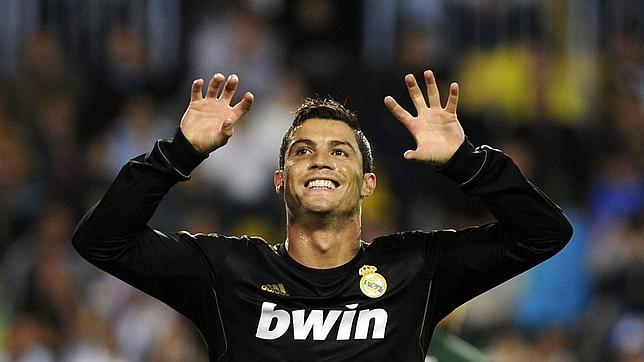 Cristiano saca el fusil de sus tacones Cristiano saca el fusil de sus tacones