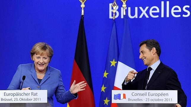 Zapatero y Rajoy han sacado a España de la primera línea de la crisis, según la UE Zapatero y Rajoy han sacado a España de la primera línea de la crisis, según la UE