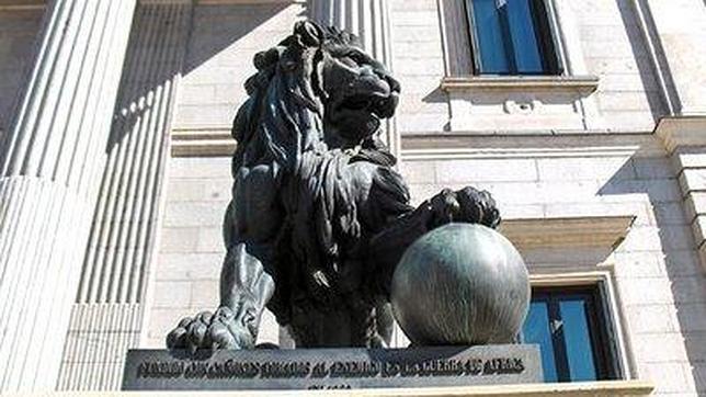 La curiosa historia de los leones del Congreso