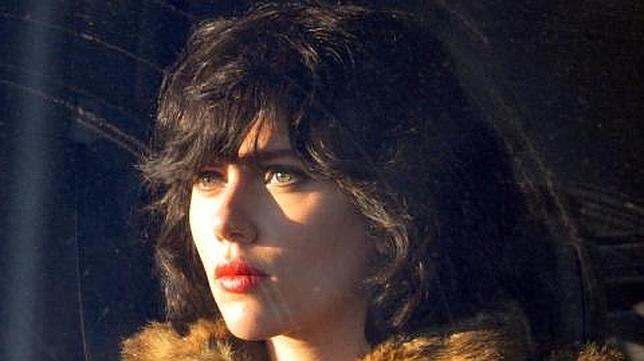 Scarlett Johansson se tiñe de morena para el papel de alien en «Under the skin» Scarlett Johansson se tiñe de morena para el papel de alien en «Under the skin»