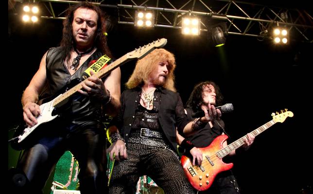 Manuel Mart�nez �A�oro a�n los pellizquillos del tocadiscos�