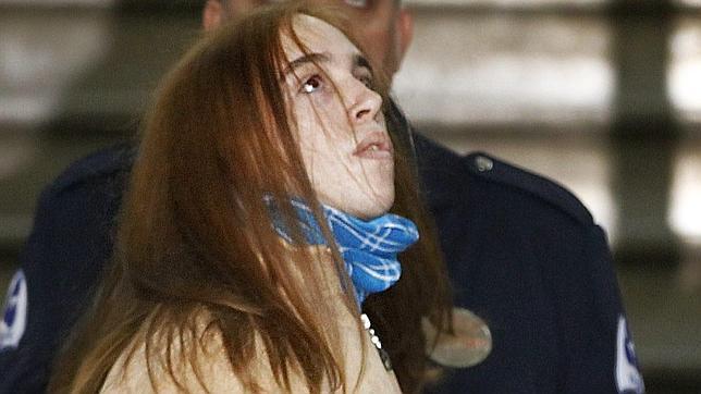 De esta guisa, con el pelo largo y pa�uelo para taparse la cara, se present� Francisco Javier Garc�a, el Cuco, en el juicio de Marta