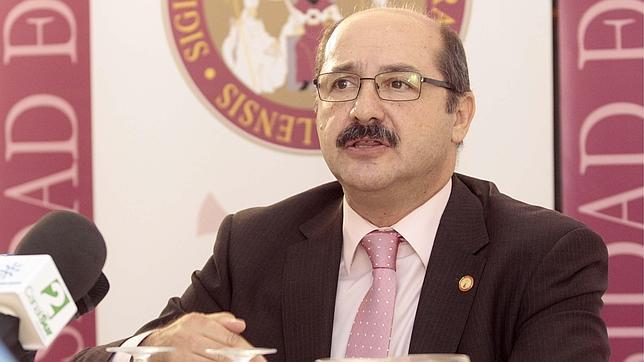 El vicerrector Manuel Garc�a Le�n