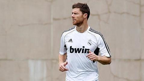 Xabi Alonso: �Mis amigos van a muerte con la Real; son capaces hasta de pitarme�