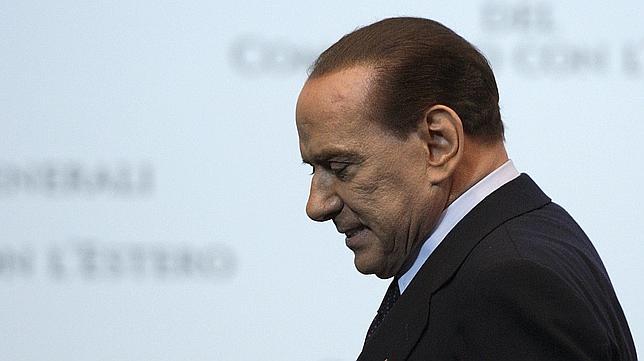 Berlusconi convoca una reunión con varios ministros para aprobar medidas Berlusconi convoca una reunión con varios ministros para aprobar medidas