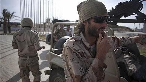 El escritor metido a rebelde en Libia regresa a casa