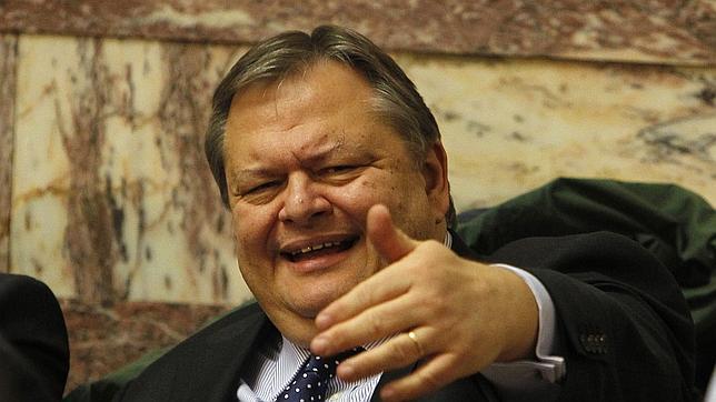 El ministro de Finanzas griego rechaza el referéndum de Papandreu El ministro de Finanzas griego rechaza el referéndum de Papandreu