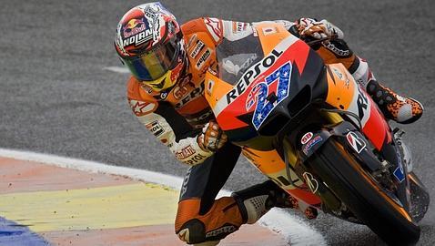 Stoner-Pedrosa, duelo en honor de Simoncelli Stoner-Pedrosa, duelo en honor de Simoncelli