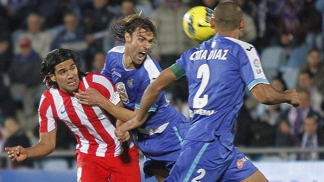 El Atlético se estrella ante diez El Atlético se estrella ante diez