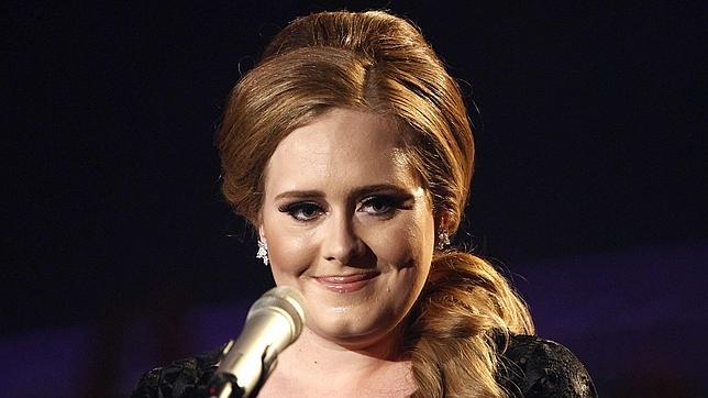 Adele supera con �xito la operaci�n de cuerdas vocales