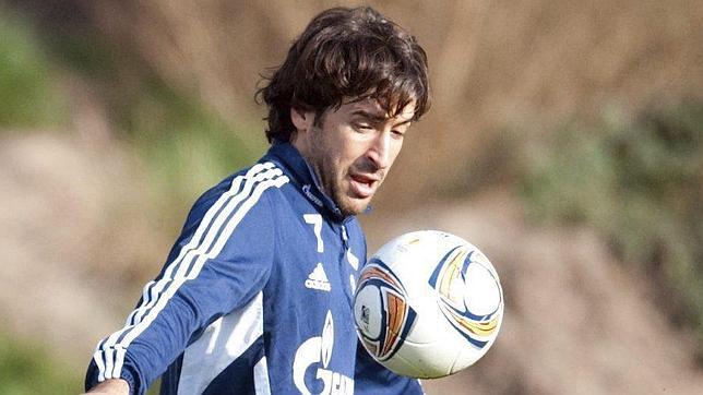 Raúl no recogerá la medalla de la UEFA Raúl no recogerá la medalla de la UEFA