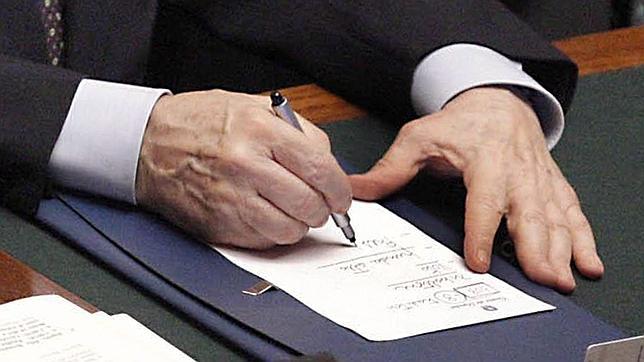 Técnicos europeos supervisan ya las reformas prometidas por Berlusconi Técnicos europeos supervisan ya las reformas prometidas por Berlusconi