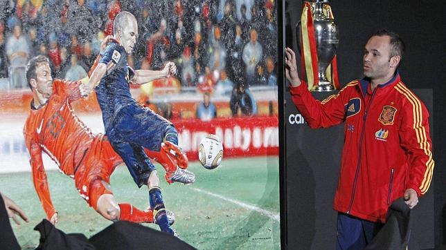 Presentan los cuadros de los cinco goles más importantes de «la Roja» Presentan los cuadros de los cinco goles más importantes de «la Roja»