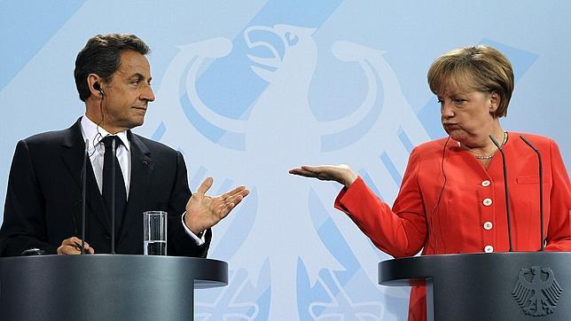 Merkel y Sarkozy sopesan proponer una eurozona «más pequeña e integrada» Merkel y Sarkozy sopesan proponer una eurozona «más pequeña e integrada»