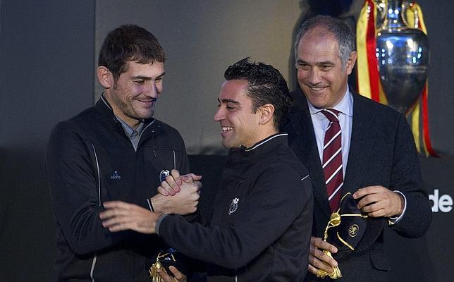 Homenaje a los centenarios de la Roja Homenaje a los centenarios de la Roja