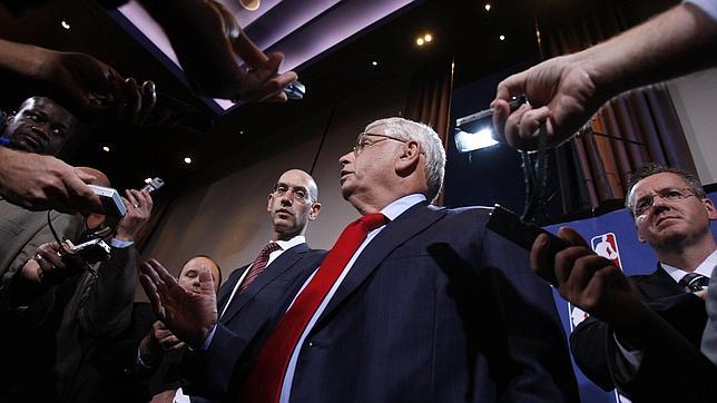 Stern confía en una temporada de 72 partidos y el sindicato no ve avances Stern confía en una temporada de 72 partidos y el sindicato no ve avances