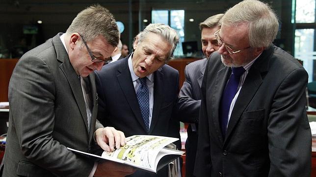 Espa�a insta al BCE a seguir comprando deuda de pa�ses golpeados por los mercados