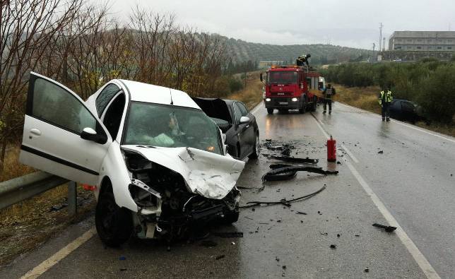 Un choque entre tres coches se salda con otros tantos heridos
