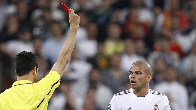 Pepe se las verá de nuevo con Stark, el árbitro que le expulsó en el Madrid-Barça Pepe se las verá de nuevo con Stark, el árbitro que le expulsó en el Madrid-Barça