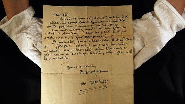 Una carta en la que los Beatles buscaban batería supera los 40.000 euros en una subasta Una carta en la que los Beatles buscaban batería supera los 40.000 euros en una subasta