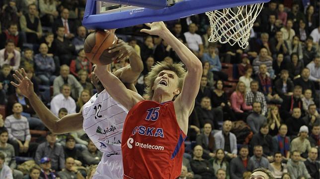 Festival de Kirilenko ante el Unicaja