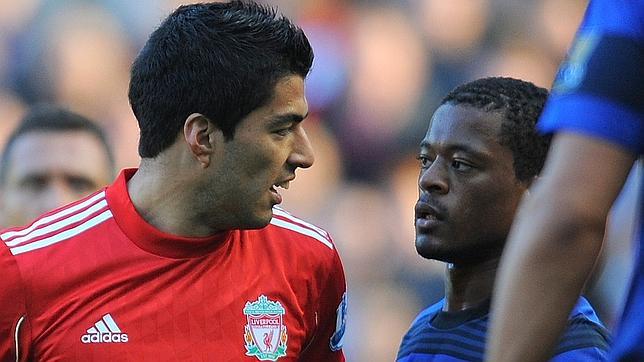 Poyet, sobre la acusación de racismo hacia Luis Suárez: «Evra llora como una nena» Poyet, sobre la acusación de racismo hacia Luis Suárez: «Evra llora como una nena»