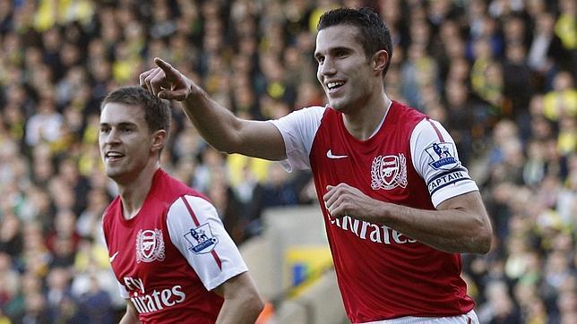 Van Persie gu�a la remontada del Arsenal