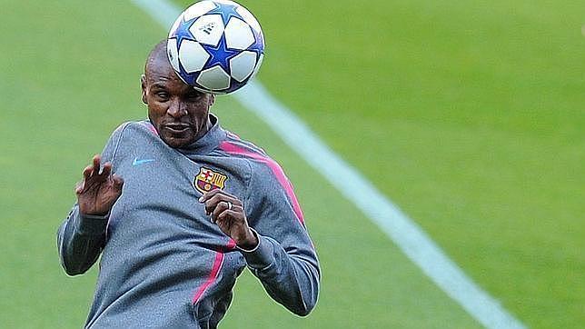 Abidal: «Quiero terminar mi carrera en el Barça, pero si no encontraré una solución» Abidal: «Quiero terminar mi carrera en el Barça, pero si no encontraré una solución»