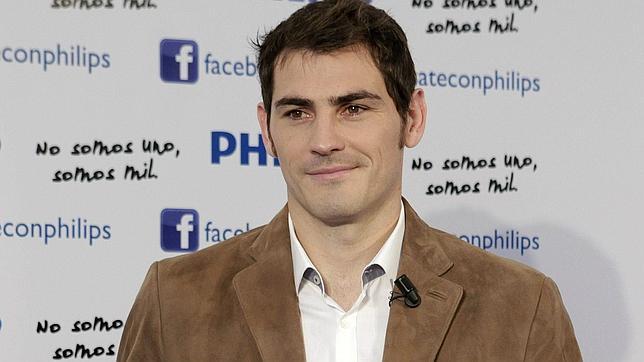 �ker Casillas presenta su nueva p�gina en Facebook