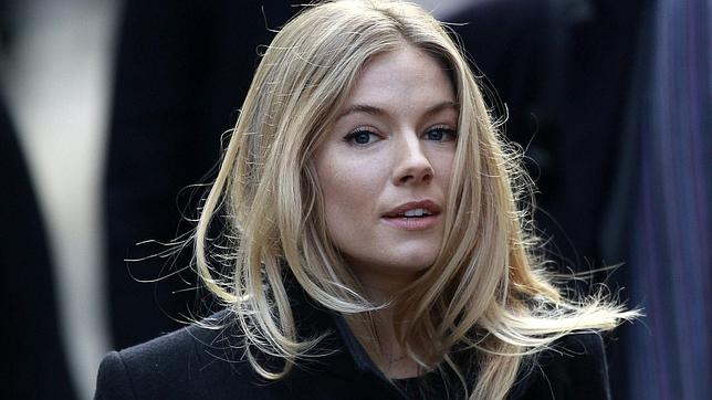 La actriz Sienna Miller declara por las escuchas ilegales de �News of the World�