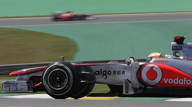 Alonso, a dos d�cimas de la cabeza en Interlagos