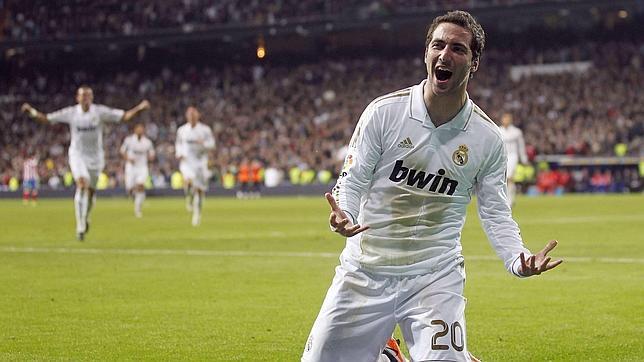 Higua�n remata la arenga de Mourinho