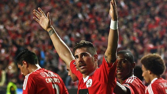 Javi Garc�a da al Benfica el derbi lisboeta y el liderato