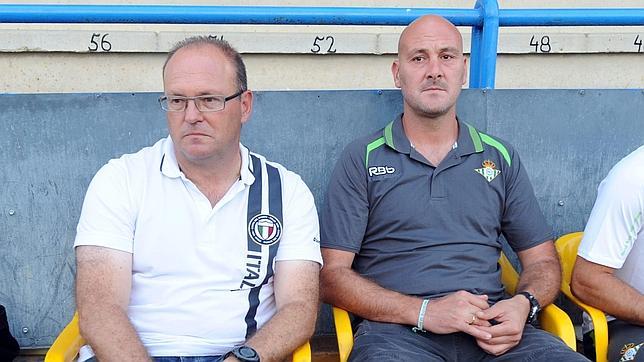Pepe Mel junto a Roberto R�os
